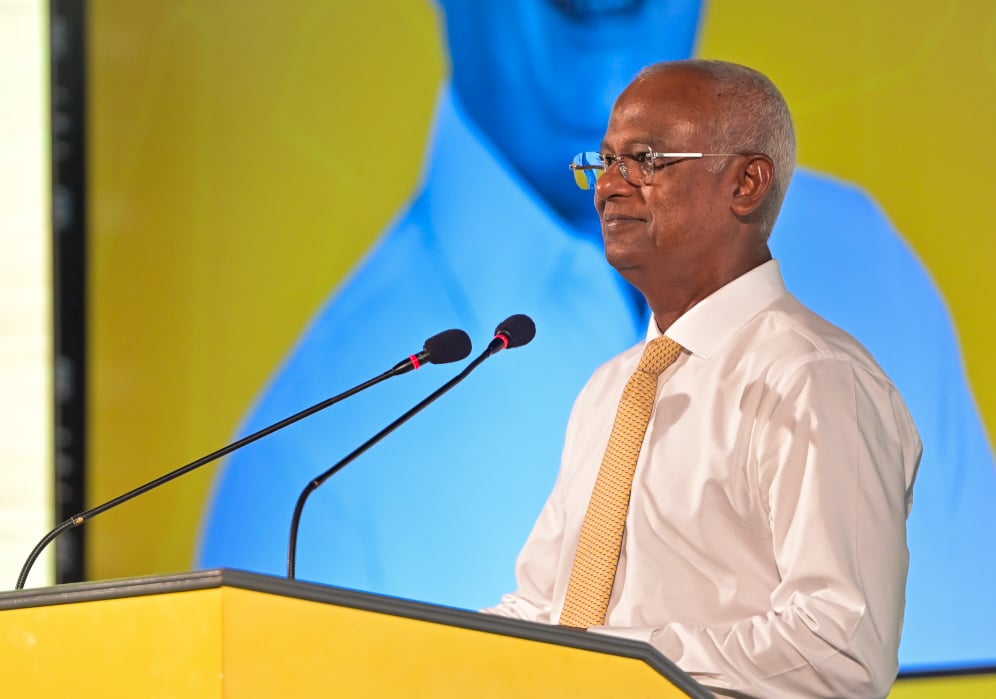 "އެކަކު ކަނޑިބަޑި ހިފައިގެން، އަނެކަކު ގެންގުޅެނީ އިރުއިރުކޮޅާ ބަދަލުވާ ސިޔާސަތެއް"