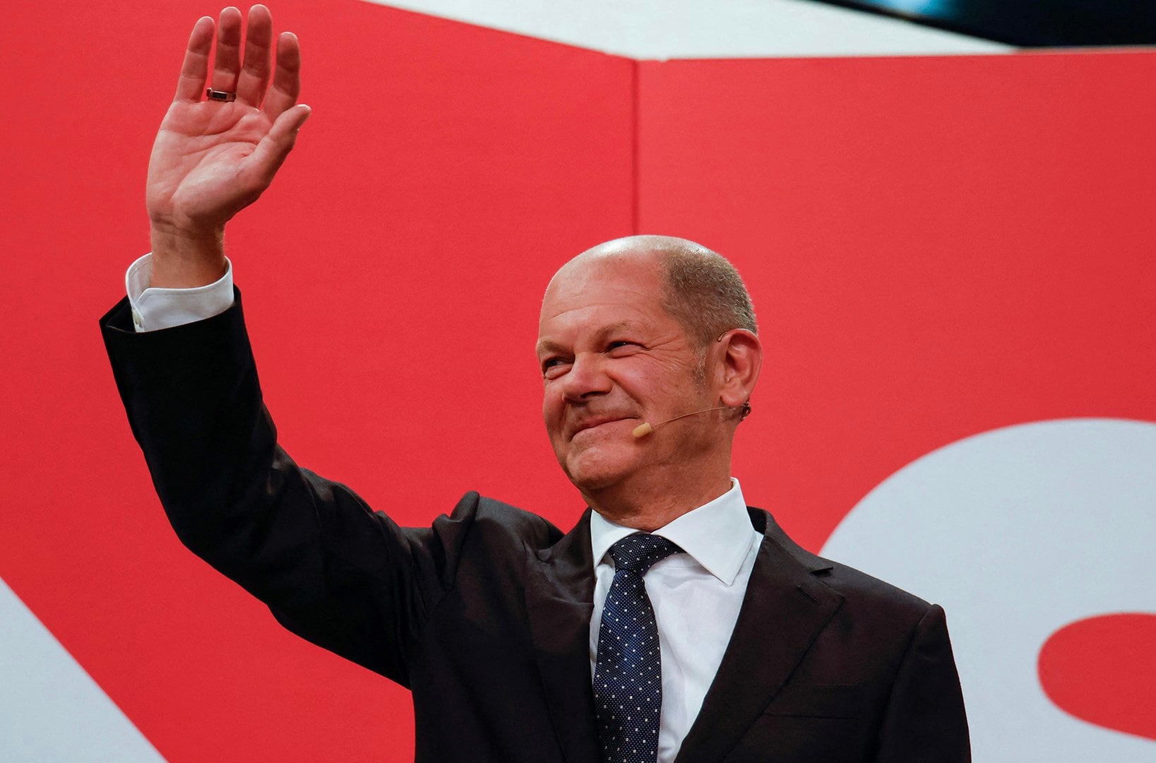 16 އަހަރަށްފަހު ޖަރުމަނަށް އައު ޗާންސެލަރެއް