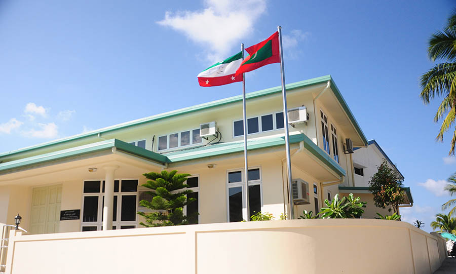 ކޯޓެއްގެ ގޯތިތެރެއަށް ހުއްދަނެތި ވަނުމުން މެޖިސްޓްރޭޓަކު ކުށްވެރިވެއްޖެ