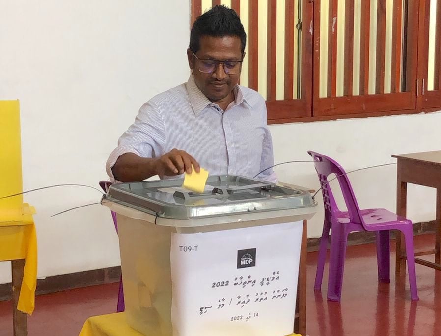 ކެންޑިޑޭޓް އިންތި ވޯޓު ލައްވައިފި