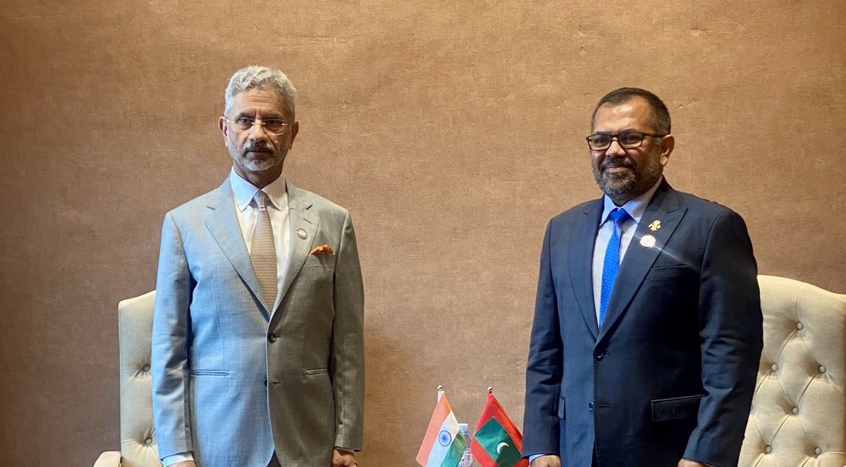 މިނިސްޓަރު ޒަމީރު، ޖައިޝަންކަރާއި ބައްދަލުކުރައްވައި ސިފައިން ބޭލުމުގެ މަޝްވަރާތަކެއް ކުރައްވައިފި