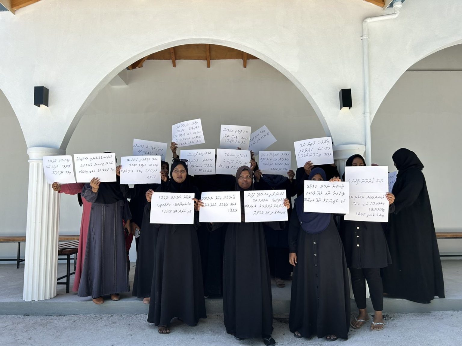 ގެމަނަފުށީ ސްކޫލުގެ ޤުރުއާން މުދައްރިސް ސްކޫލަށް ނުގޮސް ދަނީ މަސްބާނަން!