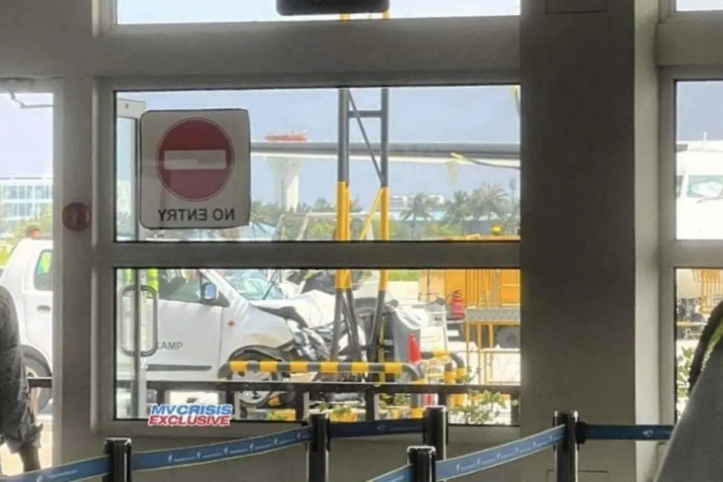 ވީއައިއޭގެ އޭޕްރޮންގައި އެކްސިޑެންޓެއް ހިނގައިފި