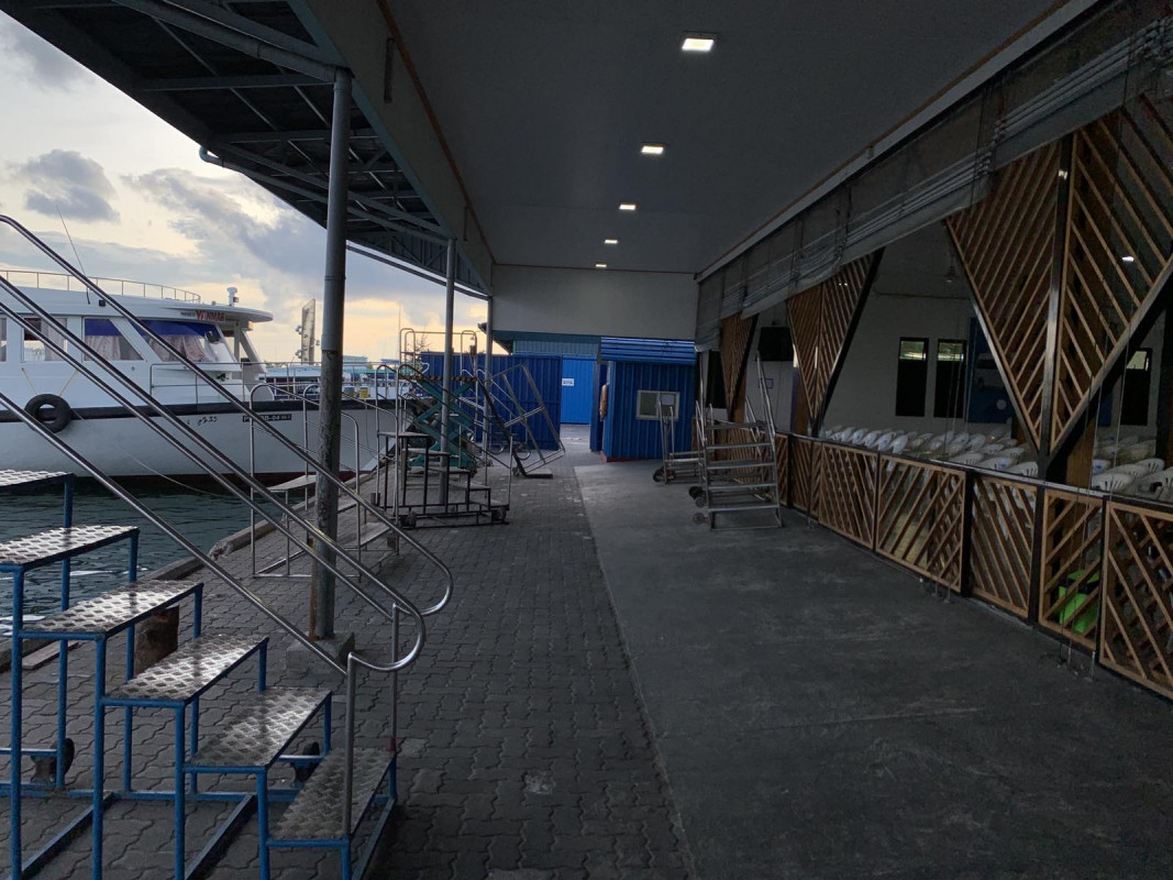 ހުކުރު ވަގުތަށް ބަންދުކޮށްފައި ހުއްޓާ މާލޭގެ ފިހާރައަކުން ވައްކަން ކޮށްފި