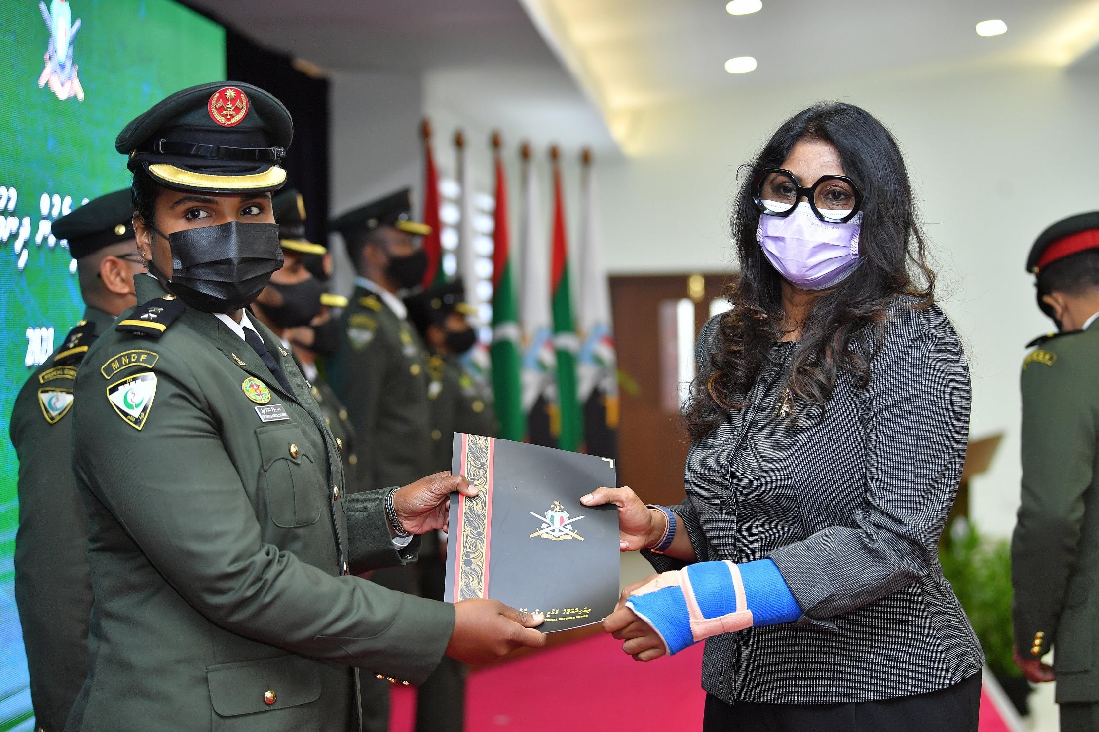 ރެކޯޑް އަދަދަކަށް އަންހެން ސިފައިންނަށް މަޤާމުގެ ކުރިއެރުން