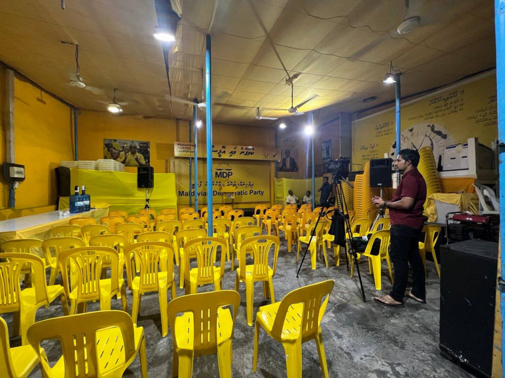 ރައީސް ނަޝީދު ބަރުލަމާނީ ބައްދަލުވުމަށް ވަޑައިގެންނެވިއިރު އެމްޑީޕީގެ ހަރުގެ ފަޅަށް!