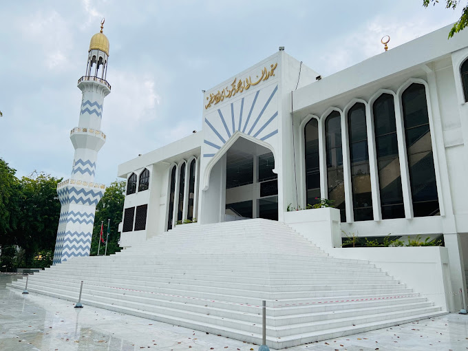 ތަރުބިއްޔަތު ކުރުމުގެ އެންމެ ރަނގަޅު ވަސީލަތަކީ ނަމޫނާ: ހުކުރު ޚުތުބާ