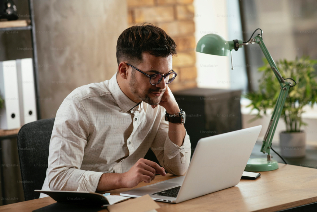 ވަޒީފާގެ މާހައުލުގައި މަސައްކަތަށް ފޯކަސް ކުރާނެ ގޮތް