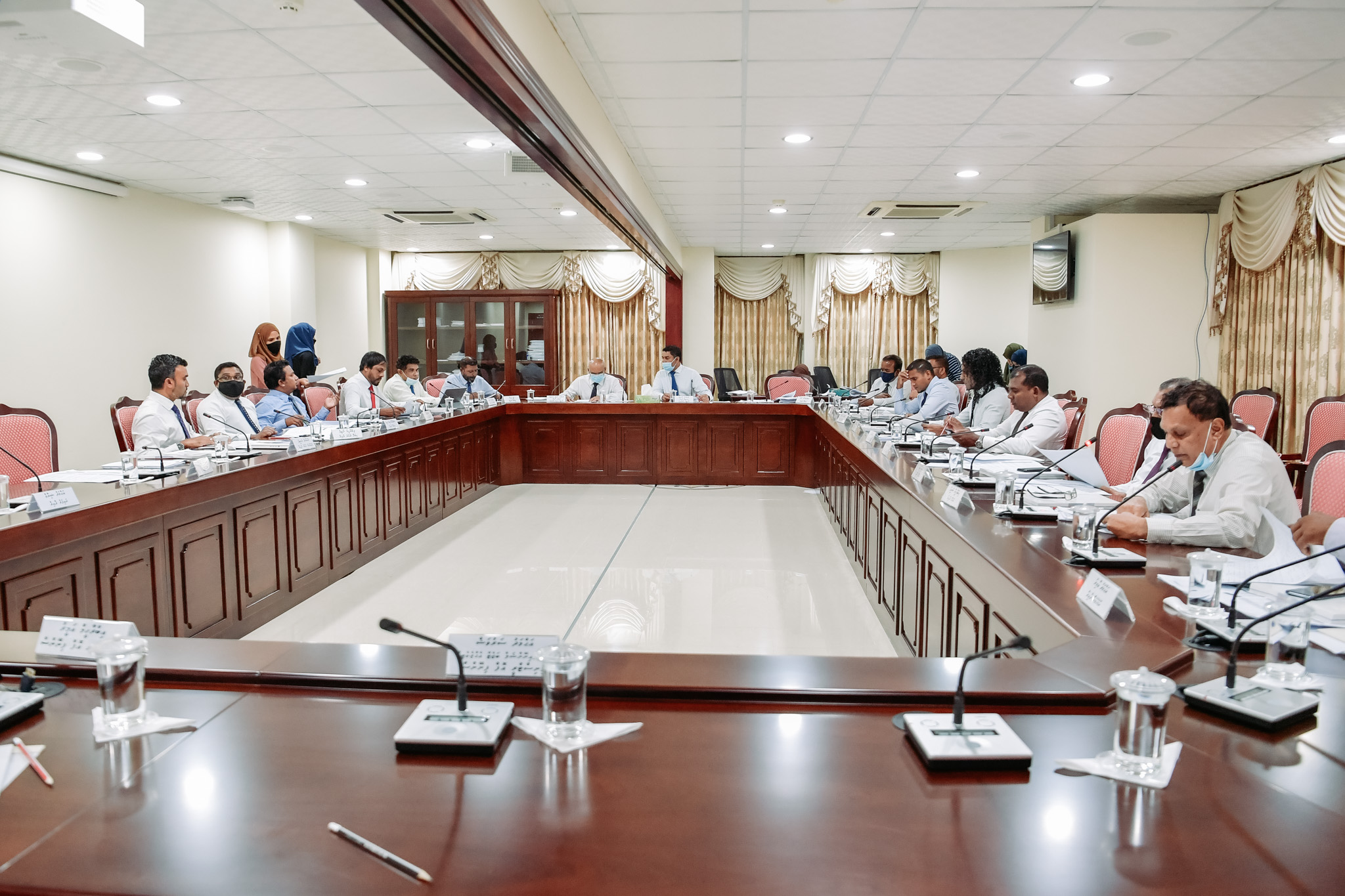 އާމްދަނީ އިތުރުކޮށް ޑެފިސިޓް 12 ބިލިއަނަށް ކުޑަކޮށް ބަޖެޓު ކޮމެޓީގެ ރިޕޯޓް ފާސްކޮށްފި