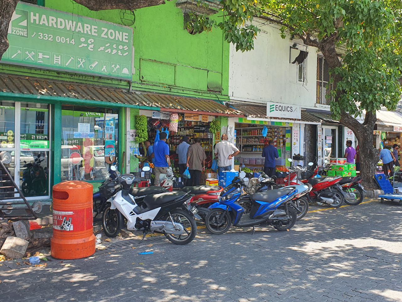 ބާޒާރު މަތީގެ  ފިހާރަތަކެއް ފަޅާލައި ވައްކަން ކޮށްފި