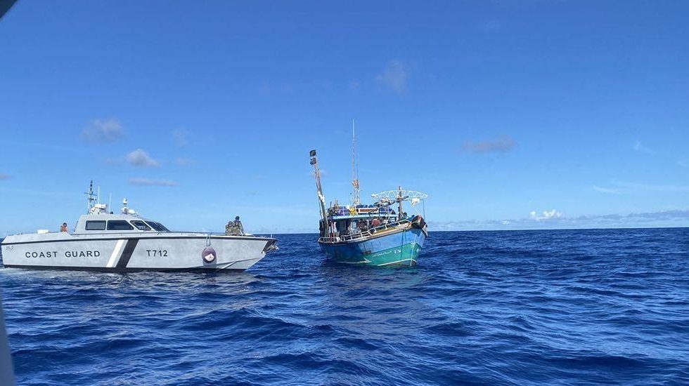 އޮޔާދިޔަ ސްރީލަންކާގެ ބޯޓަކަށް ސިފައިން އެހީތެރިކަން ފޯރުކޮށްދީފި