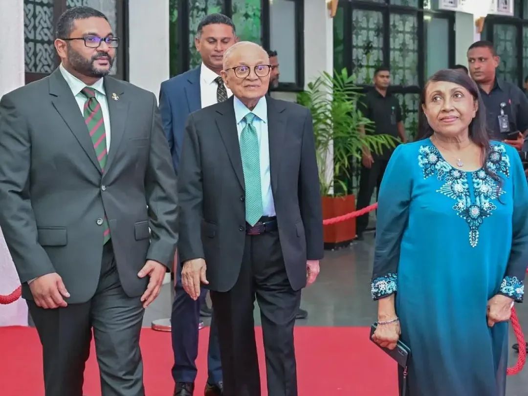 ރައީސް މައުމޫނަށް ނޮވެންބަރު 3ގެ ޝަރަފުގެ ޚާއްޞަ އައްޑަނައެއް އަރުވަނީ
