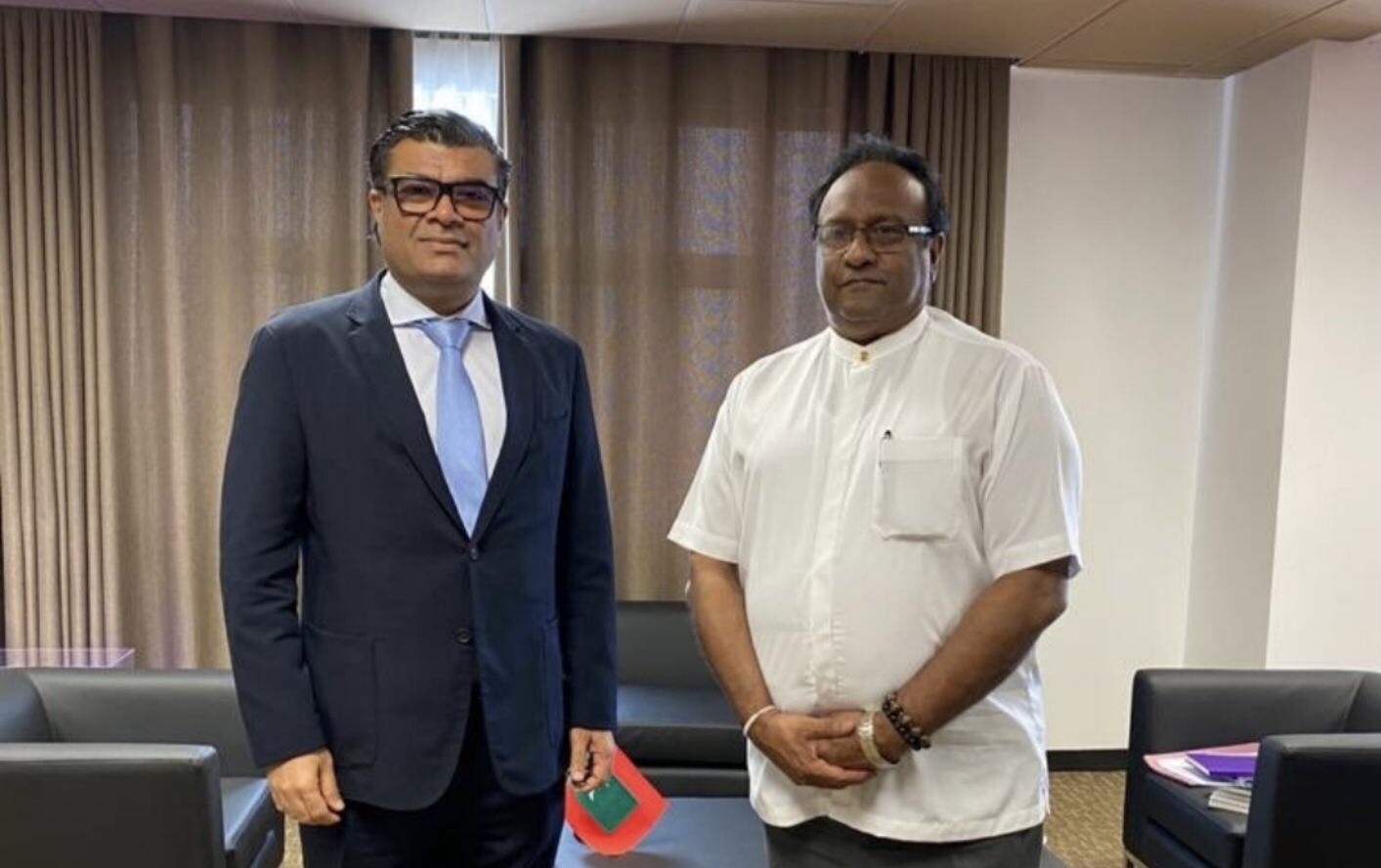 ސަފީރު އުމަރު ލަންކާގެ ޕަބްލިކް ސޭފްޓީ މިނިސްޓަރާ ބައްދަލު ކުރައްވައިފި