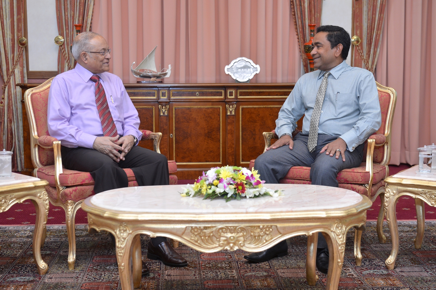 މައުމޫނާއި ޔާމީންގެ ސިޔާސަތުން ގައުމަށް ލިބުނު ފައިދާއެއް ނެތް: އައްޑޫ ޝަރީފް