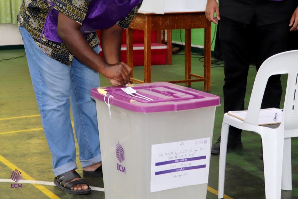 ފޭދޫން ނިންމީ އައްޑޫ ސިޓީ ކައުންސިލުން ވަކިނުވާން؛ ހުޅުދޫ އާއި މީދޫން ނިންމީ ވަކިވާން