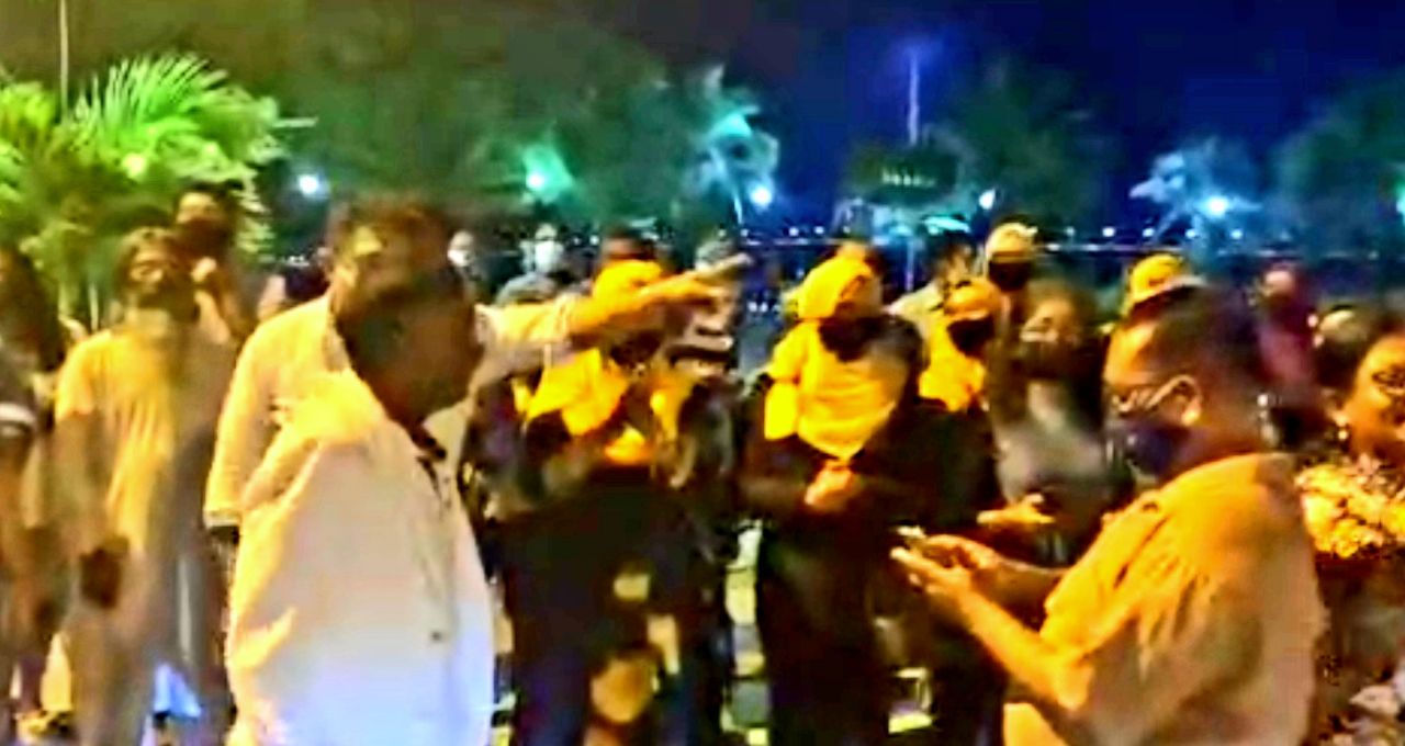 ޖާބިރުލައިގެން ހަޑިހާވާފައި އަތަށްގޮވީމާ ބޯދަމައިގަންނަން ނޫޅުއްވާ