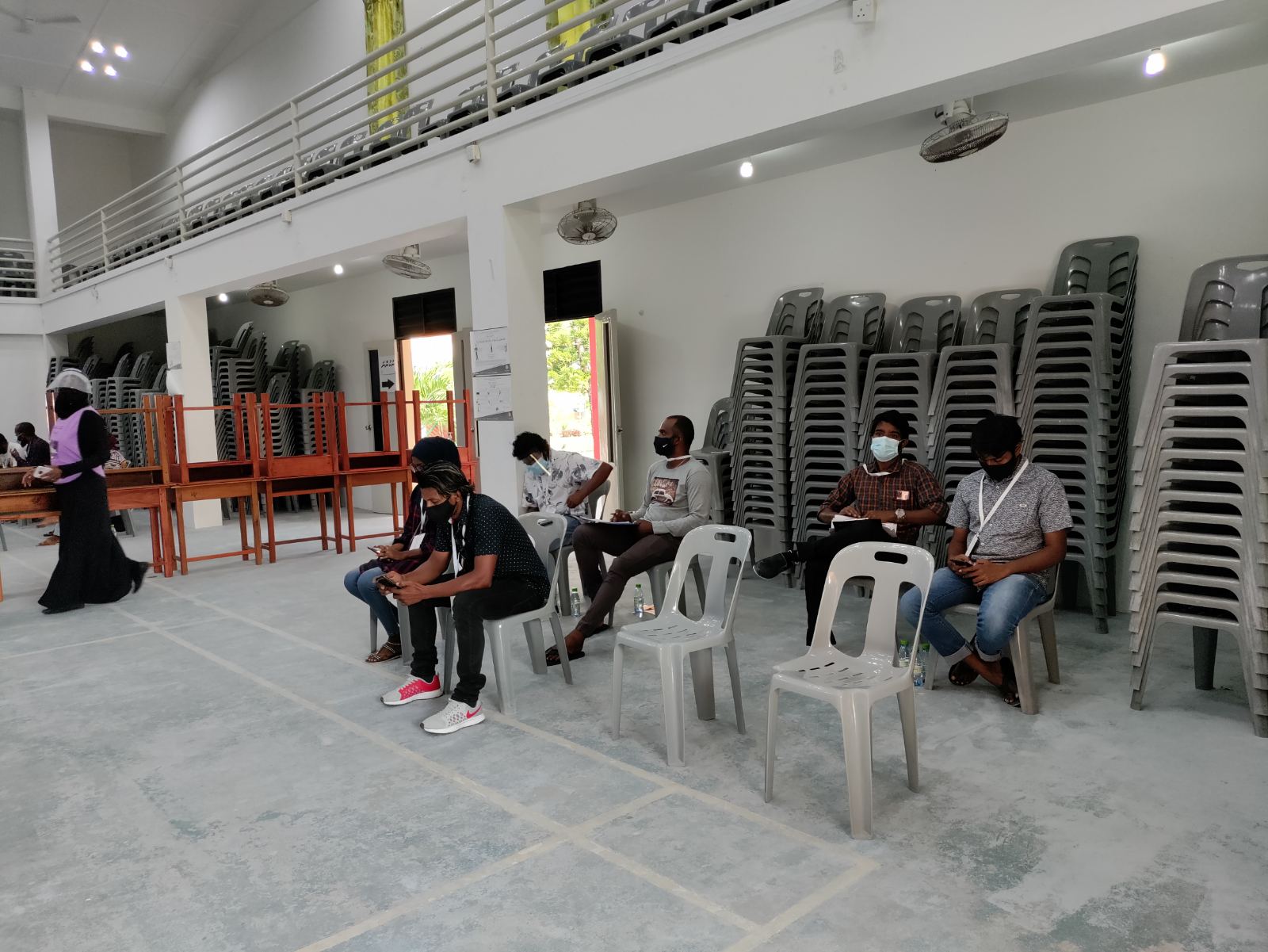 ބައެއް ފޮށިތަކުގެ ވޯޓްލުން އަދިވެސް ނުފެށޭ: އިލެކްޝަންސް