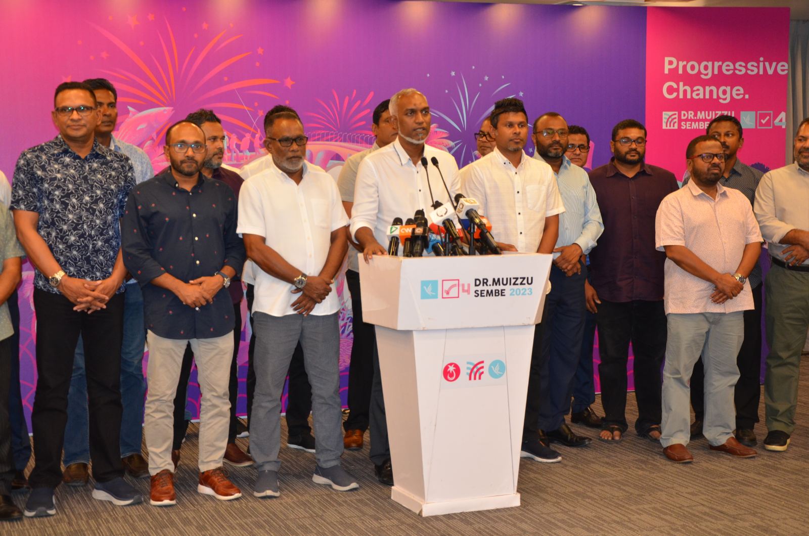 އިންތިޚާބީ ރައީސް ޑރ. މުޢިއްޒު މިރޭ ރައްޔިތުންނާ ބައްދަލުކުރަށްވަނީ