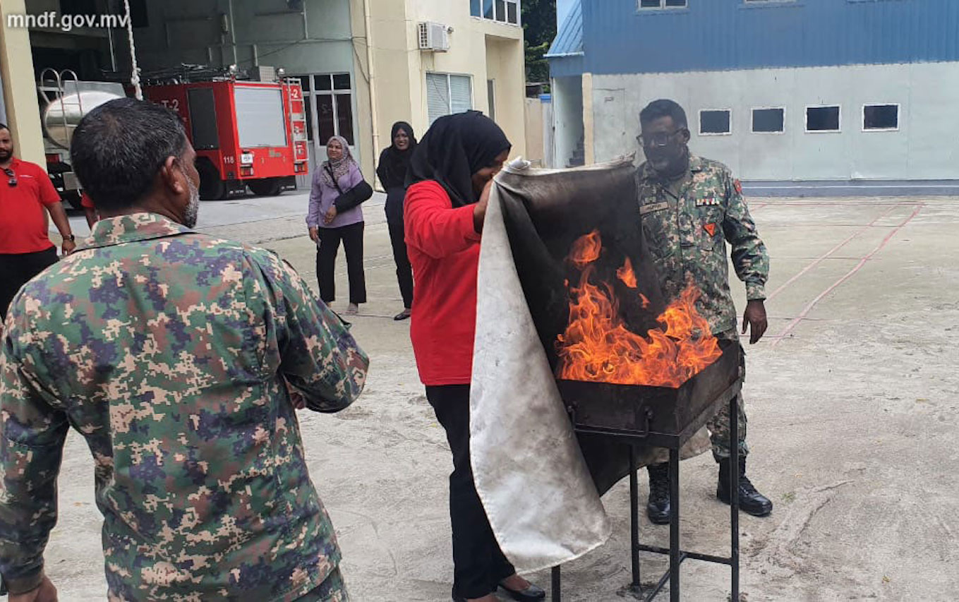 އެމްއެންޑީއެފުން މޯލްޑިވިއަންގެ މުވައްޒަފުންނަށް ބޭސިކް ފަޔަރ އެވެއަރނަސް ޕްރޮގްރާމެއް ހިންގައިފި