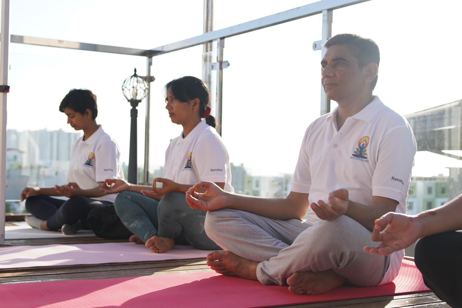 މި އަހަރުވެސް ޔޯގާ ޑޭ ފާހަގަކޮށްފި، ހަމަނުޖެހުމެއް ނުހިނގާ