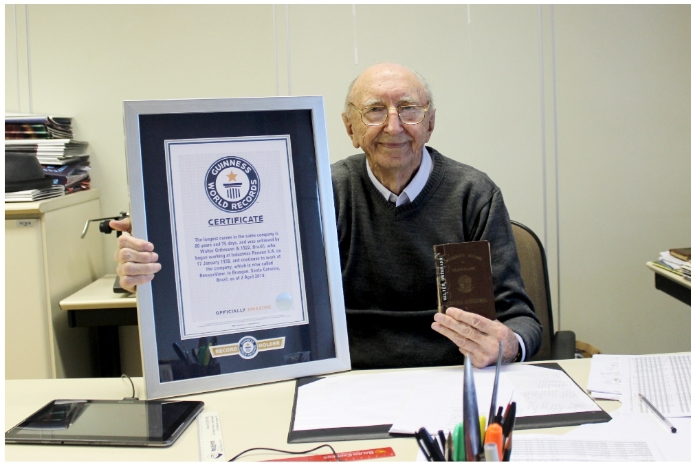 އެއްކުންފުންޏެއްގައި އެންމެ ގިނަ ދުވަހު މަސައްކަތްކޮށްގެން ދުނިޔޭގެ ރިކޯޑު ފޮތަށް