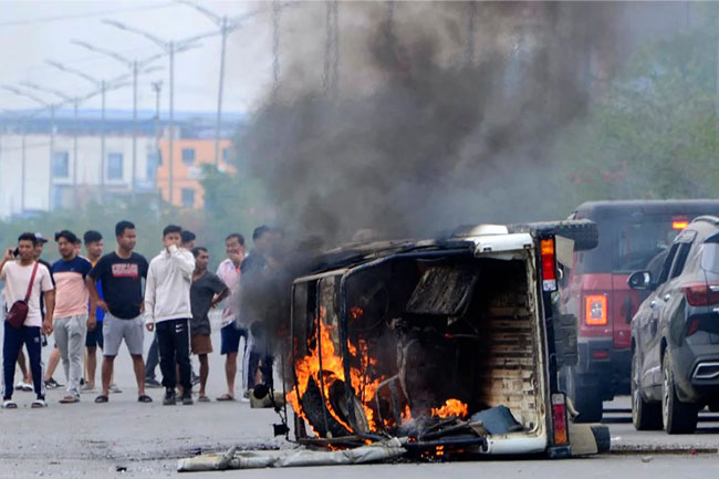 މަނިޕޫރުގައި ކުރަމުންދާ ހަނގުރާމަ ހުއްޓުވުމަށް މަރުކަޒީ ސަރުކާރުން މަސައްކަތް ފަށައިފި