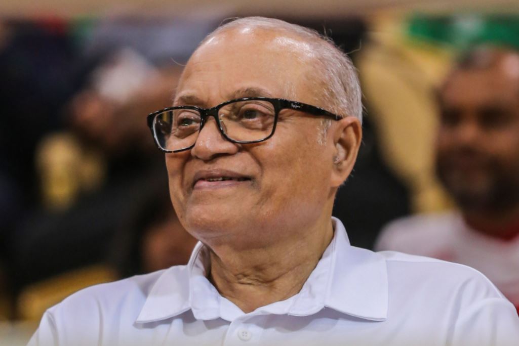 ދިވެހި ކޮމެންޓޭޓަރުންގެ ބަސްމަގު ހުންނަގޮތުން މައުމޫންގެ ކަންބޮޑުވުން