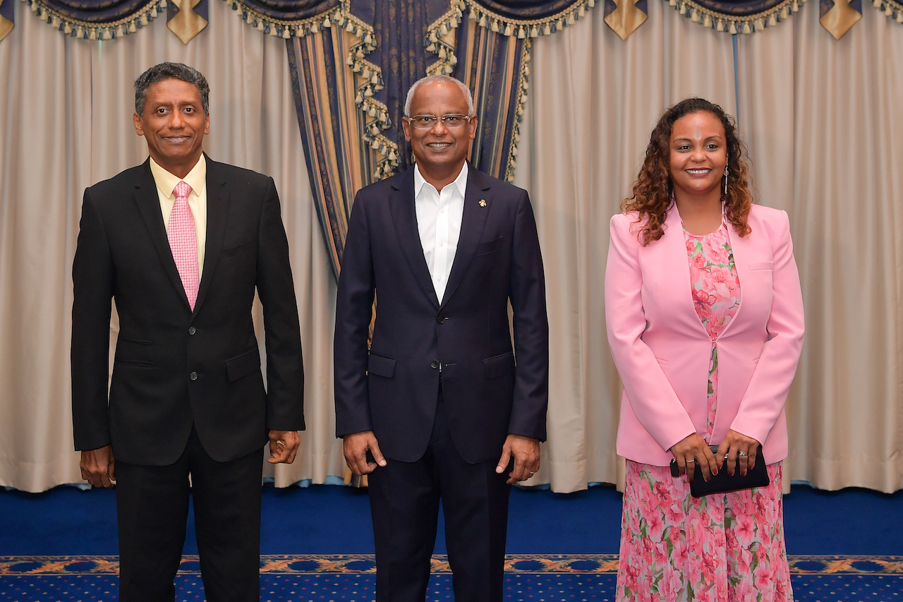 ރައީސް ޞާލިޙް ސީޝޭލްސްގެ ކުރީގެ ރައީސާ ބައްދަލުކުރައްވައިފި