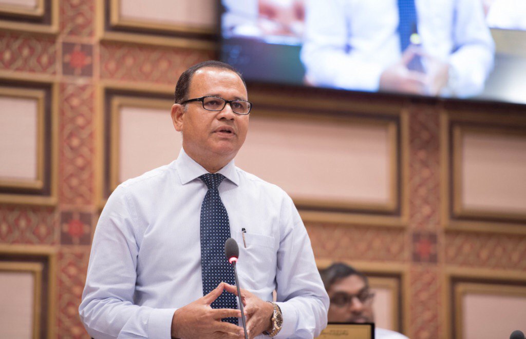 ރިޔާސީ ބަޔާނަށް ޖަވާބު ދިނުމަށް ޕާޓީތަކާ މިދަނީ މަޝްވަރާކުރަމުން: އާދަމް ޝަރީފް