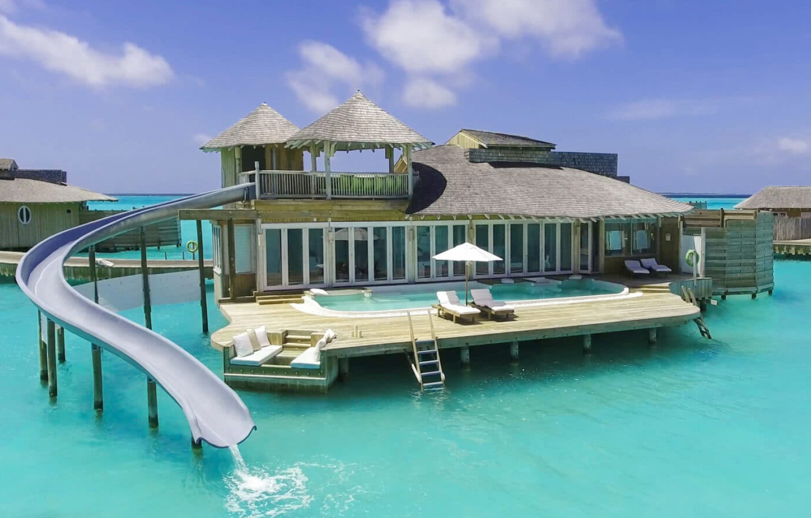 ސޮނޭވާ ޖާނީގެ ބީޗްވިލާއެއްގައި ރޯވެ އަނދައިފި