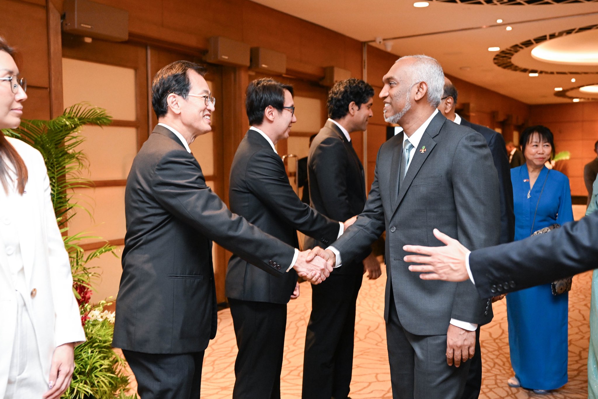 ސިންގަޕޫރުގެ ވިޔަފާރި މުޖުތަމަޢާއެކު ތަރައްޤީގެ މަޝްރޫޢުތައް ހިންގުމުގައި ގުޅިގެން މަސައްކަތް ކުރަން ބޭނުން: ރައީސް