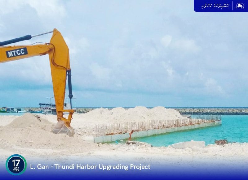 ހައްދުންމަތީ ގަމު ބަނދަރު: އެއްގަމު ތޮށީގައި ކޮންކްރީޓް ބްލޮކްޖެއްސުން ކުރިޔަށް