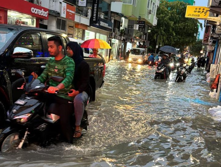 ފެންބޮޑުވުމުގެ މައްސަލައަށް އޮތް ދާއިމީ ހައްލަކީ ރަށްރަށުގެ ހުރަހަށް މަގުތައް ކަޗޯރުކުރުން: ޑރ. ހަސަން ހަމީދު