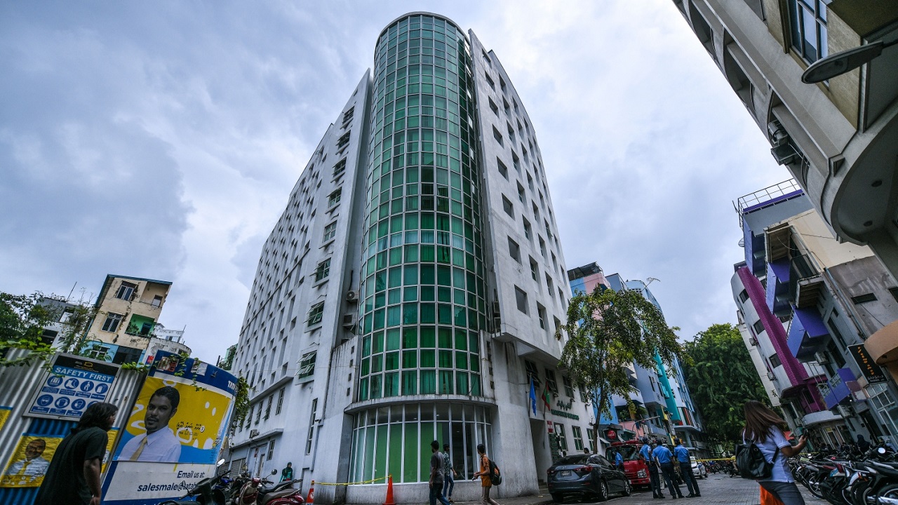 ސިއްޙަތާ ބެހޭ ވުޒާރާގައި ތިބީ ސިޔާސީ 30 މީހުން