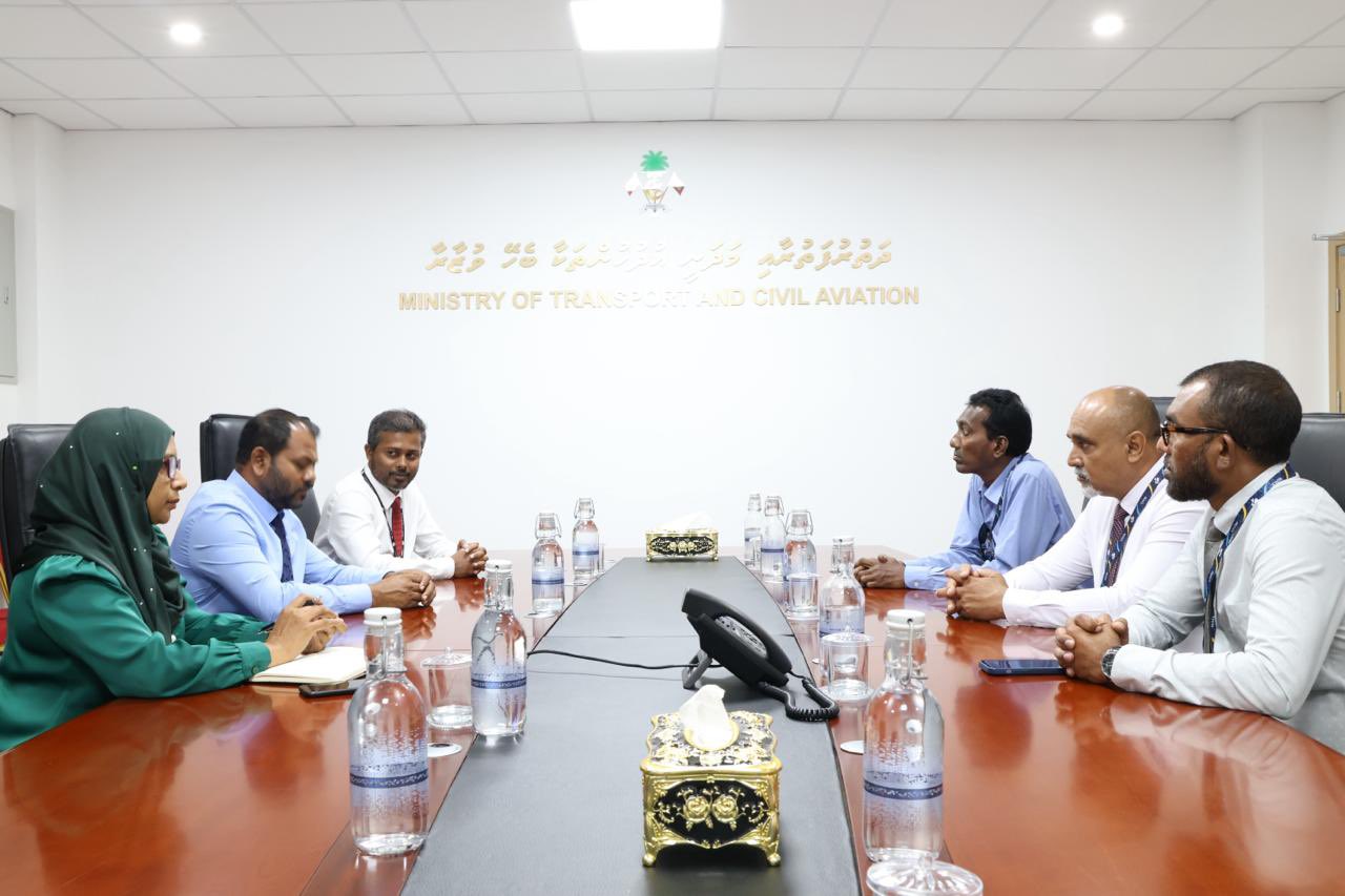 އެއަރޕޯޓް ޓެކްސީތަކުން ބޮޑުއަގު ނަގާ މައްސަލަ ހައްލުކުރަން މަޝްވަރާކޮށްފި