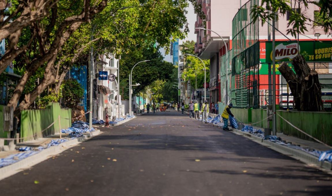 އަމީނީ މަގުގެ ބޮޑުބައެއްގައި ތާރު އަޅައި ނިންމާލައިފި