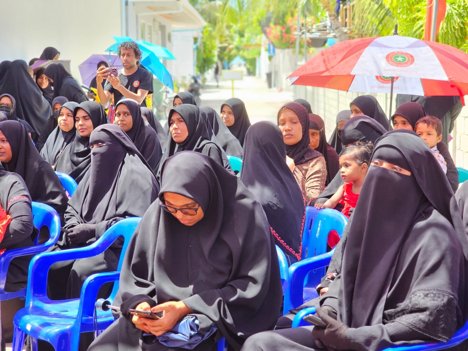 ޖޭޕީގެ ވެރިކަމެއްގައި މޫނު ބުރުގާ އަޅައިގެން ވަޒީފާއަށް ދިޔުމަށް ހުރަހެއް ނޯންނާނެ: ގާސިމް