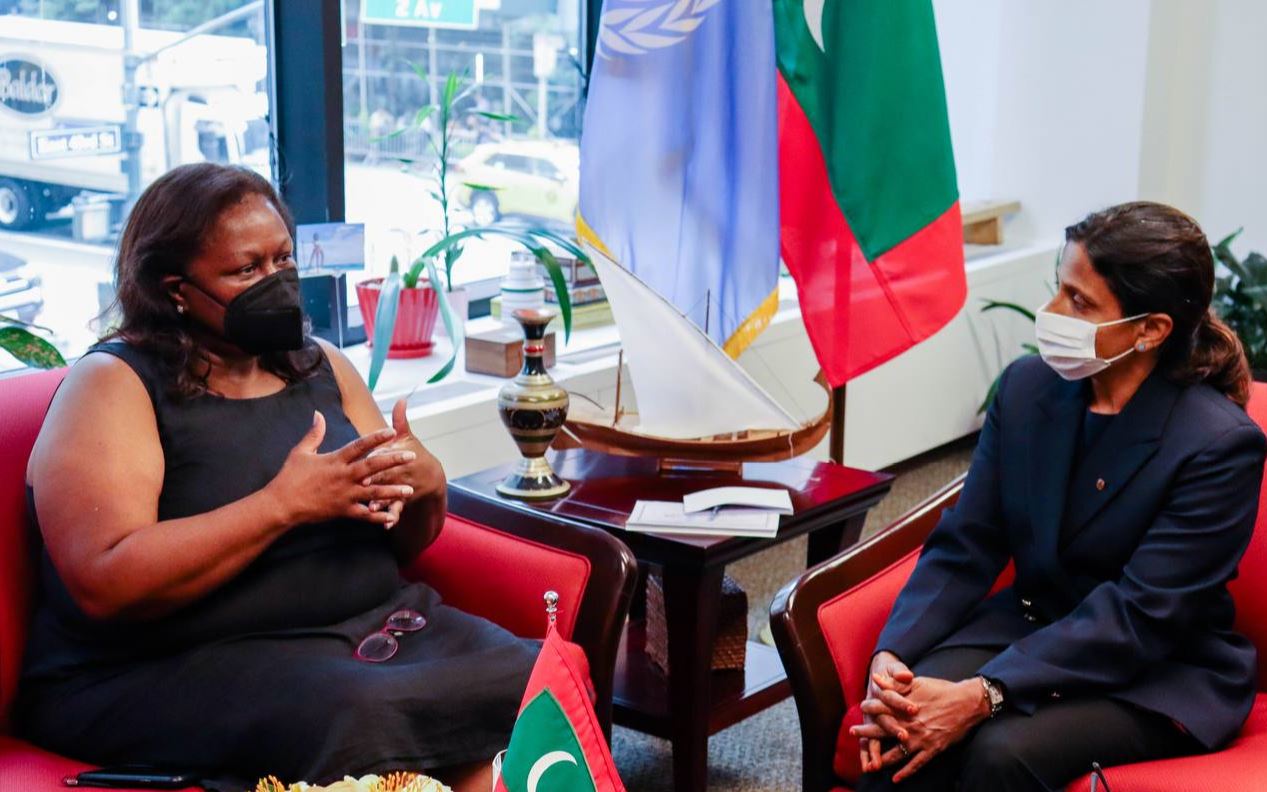 އެމެރިކާގެ ގާލް ސްކައުޓް އަދި ގާލް ގައިޑުގެ އިސްބޭފުޅުންނާއި ފަޒުނާ ބައްދަލުކުރައްވައިފި