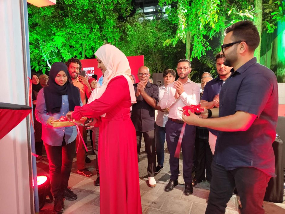 ނަހުލާ އާއި ހަނަފީގެ ކެމްޕޭން ފަށައިފި