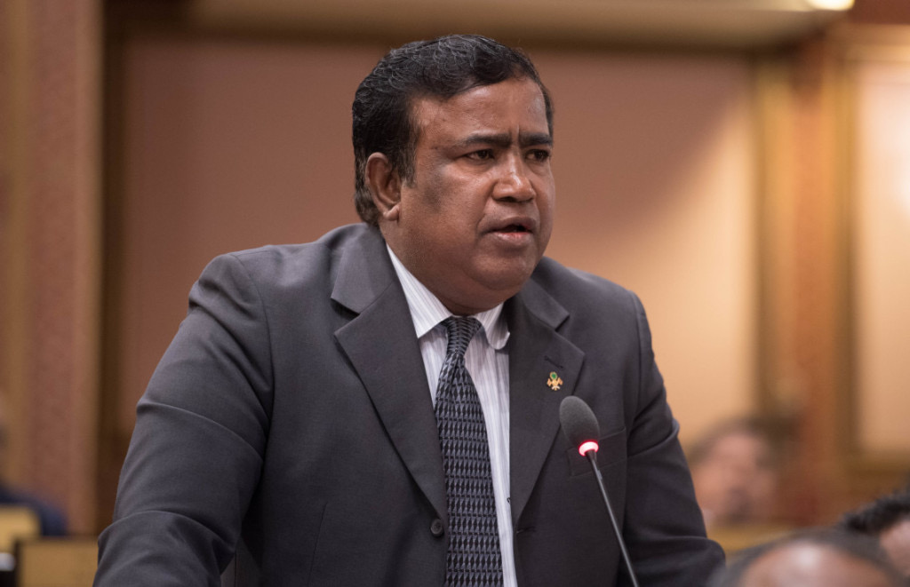 މިނިސްޓަރަކަށް ޕީއެންސީގެ އެކްޓިވިސްޓެއްގެ ގޮތުގައި މެންބަރުންނަށް ޖަވާބެއް ނުދެއްވޭނެ: ޣަފޫރު