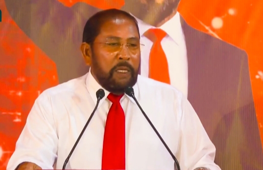 އެމްޑީޕީ "ރޫޅާލާނެ" ކަމަށް ބުނި މީހުން އެ ޕާޓީގެ އެންމެ އަރިހުގައި އެތިބީ ހަމައެކަނި ބާރު ހޯދުމަށް: ޤާސިމް