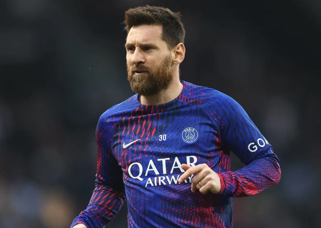 ބާސެލޯނާއަށް ބަދަލުނުވެވުނު ސަބަބު މެސީ ކިޔައިދީފި