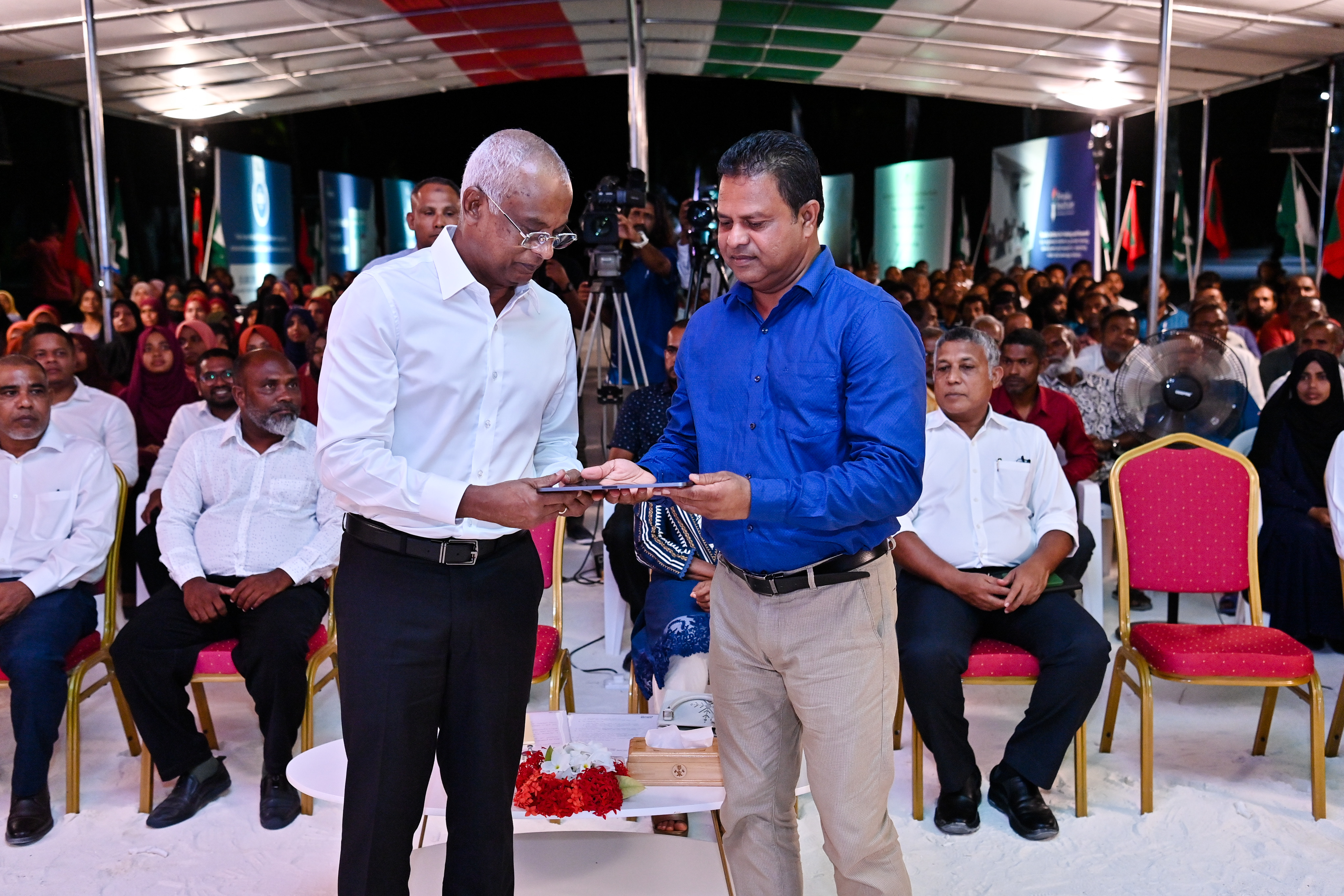 ހާހުން މުވައްޒަފުން ތިބިއިރުވެސް އެންމެ ބިދޭސީއެއްވެސް ފެނަކައިގައި ނޫޅޭނެ: ސައީދު