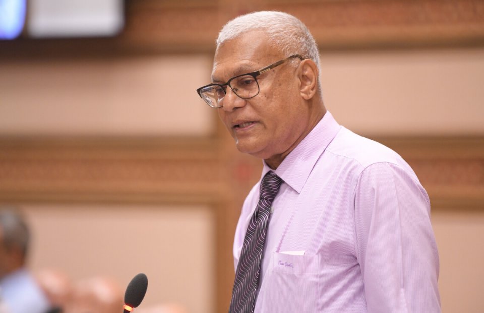 ގައުމު ބަނގުރޫޓްކޮށް، މުސާރަ ކުޑަކުރާ ވެރިންނަށް ވެރިކަމެއް ނުދޭނެ: ޝަރީފް