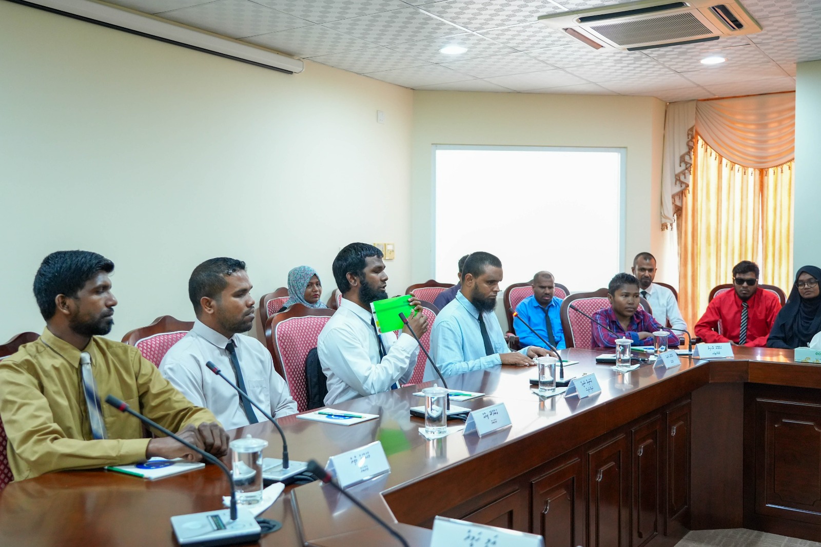 ލޮލަށްފެނުމުން މަހުރޫމްވެފައިވާ މީހުންނަށް އަމިއްލައަށް ވޯޓްލުމުގެ ފުރުސަތު ލިބޭނެ: އިލެކްޝަންސް