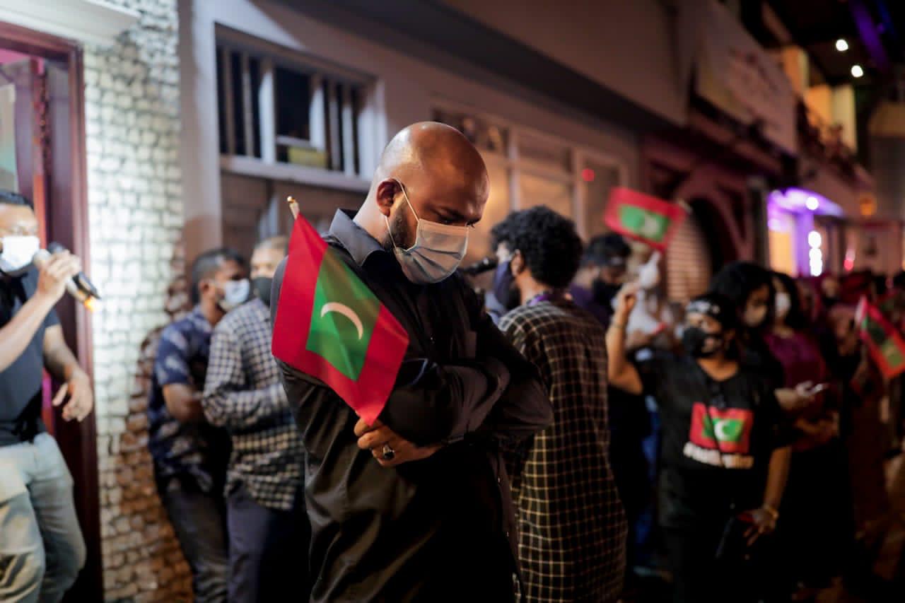 މިރޭގެ އިންޑިޔާ އައުޓް ހަރަކާތް ހުއްޓުވައި ބަޔަކު ހައްޔަރުކޮށްފި؛ ބައެއް މީހުންނަށް އަނިޔާވި