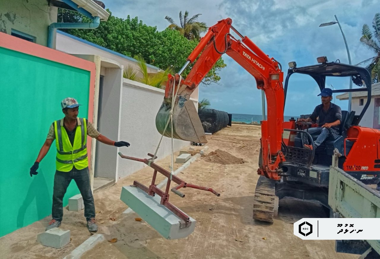 ހޮޅުދޫގެ މަގުތައް ހެދުމުގެ މަސައްކަތް ބާރަށް ކުރިއަށް