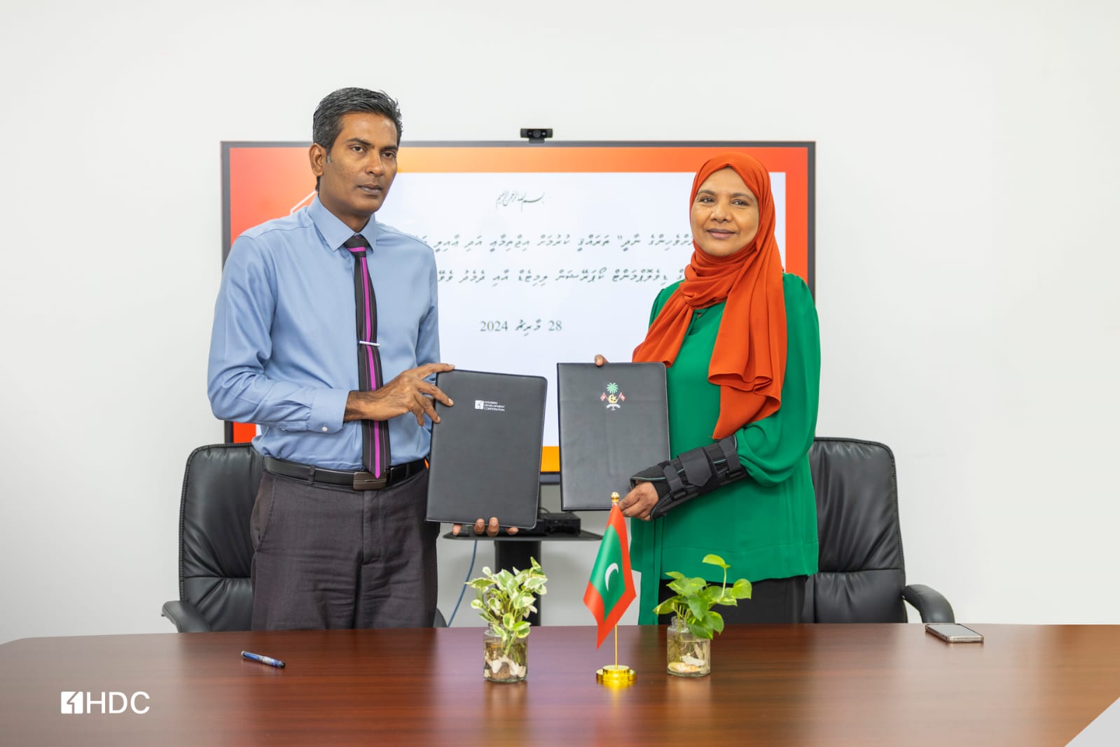 ހުޅުމާލޭގައި އިސްރަށްވެހިންގެ ނާދީ ތަރައްގީކުރުމަށް ފަހުމުނާމާގައި ސޮއިކޮށްފި