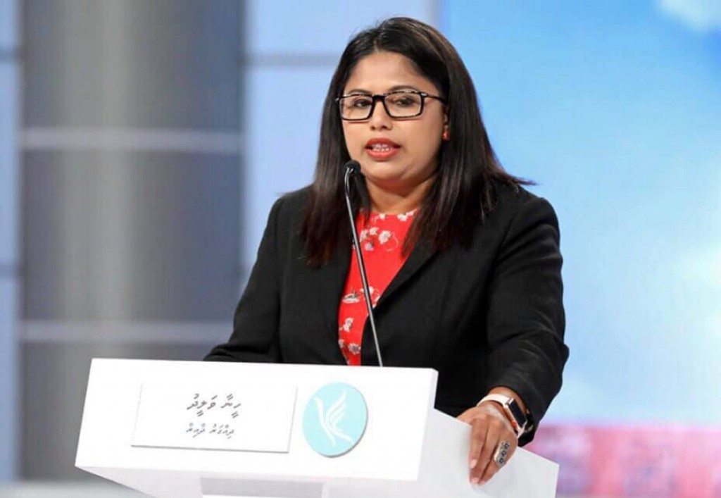 ހީނާ ވިދާޅުވަނީ ނަން ބަދަލު ކުރިޔަސް ނުވާނެ ކަމަށް