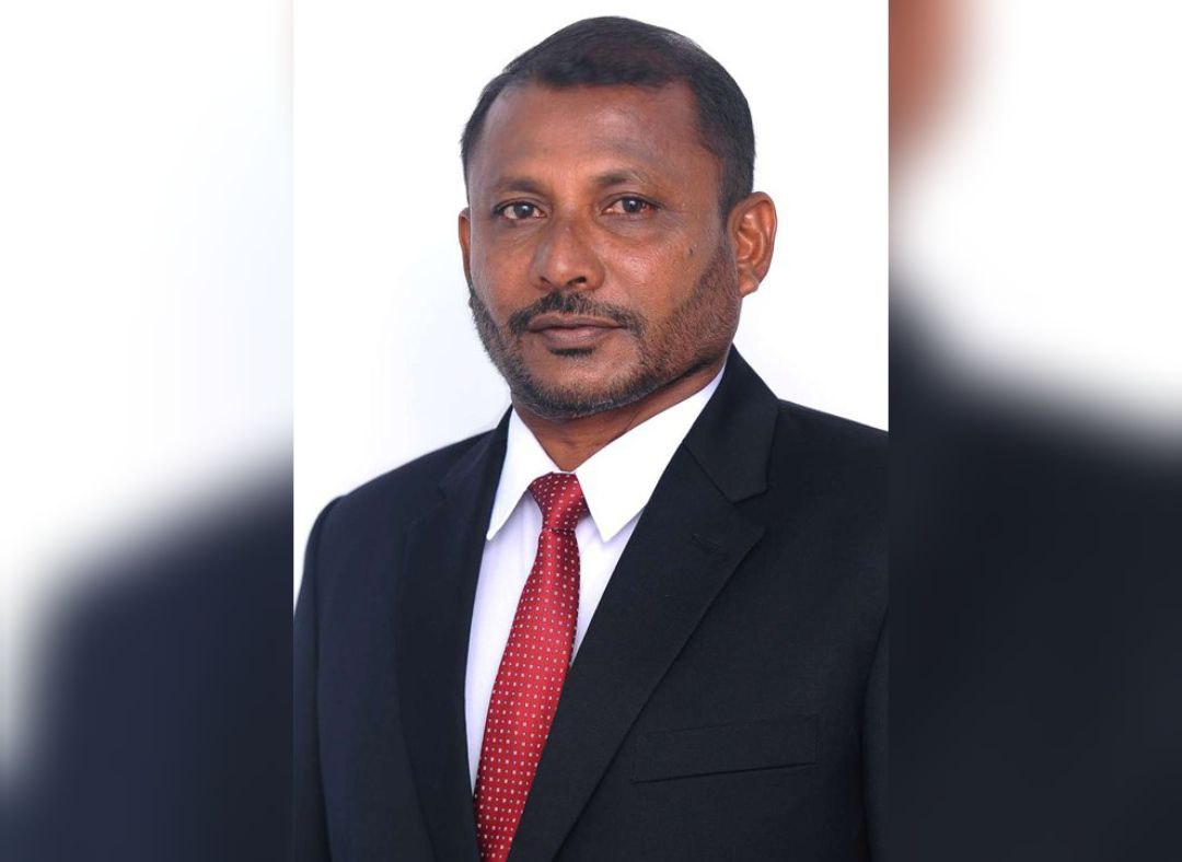 ސްޓޭޓް މިނިސްޓަރ ރިޔާޒް ސަސްޕެންޑްކޮށްފި